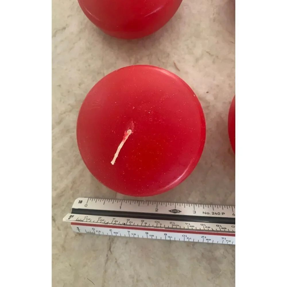 4 Round Red Candles - Picture 2 of 3